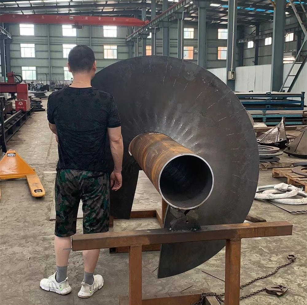 Large diameter screw flight with hollow shaft in factory for bulk material conveying systems