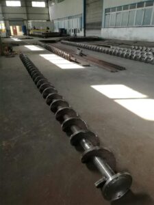 Long screw conveyor shaft assembly for industrial conveying system
