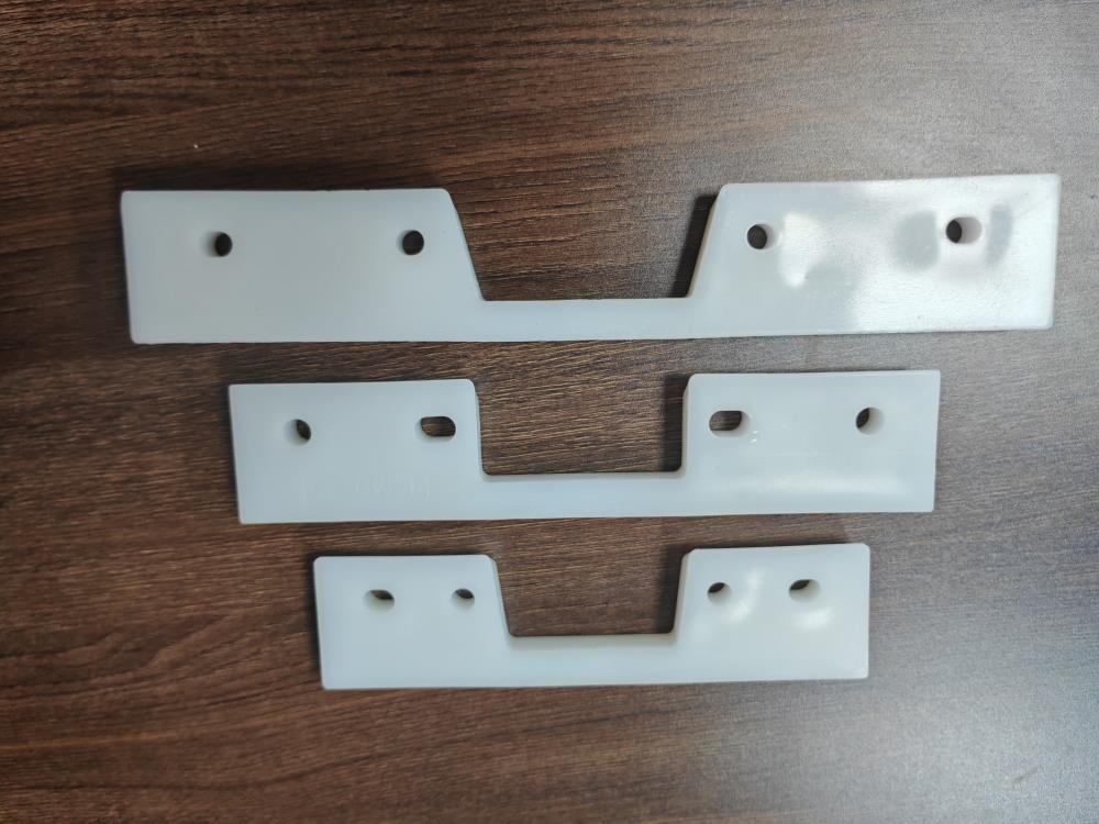Standard HDPE BF plastic conveyor flights in multiple sizes