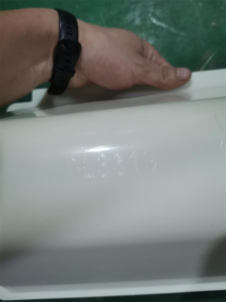 DL3319 model marking on Z bucket elevator bucket