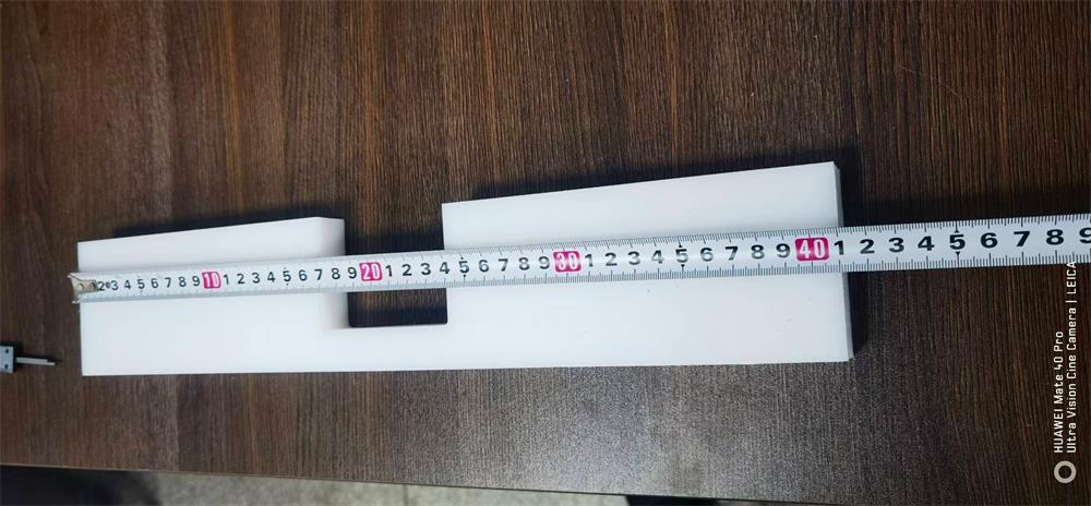 Custom UHMWPE BF410 × 75 × 20 conveyor flight without mounting holes