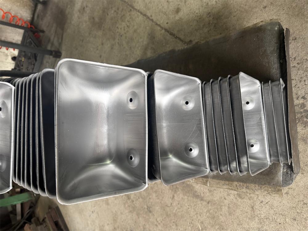 Stacked DS deep bottom carbon steel elevator buckets manufactured by seamless stamping