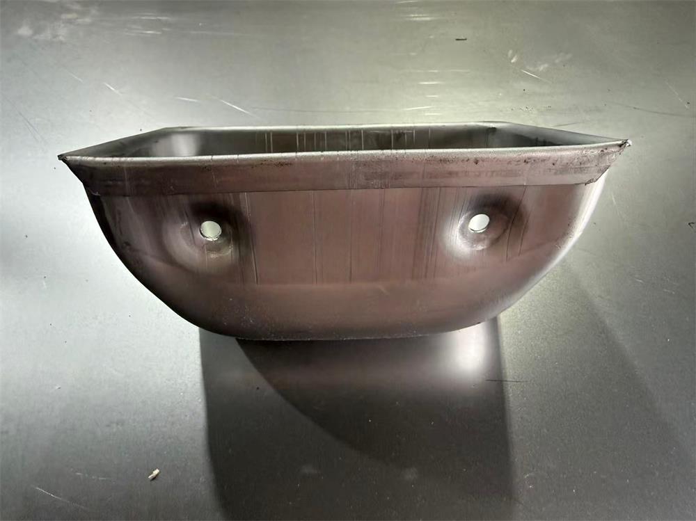 Side profile of a DS deep bottom carbon steel elevator bucket