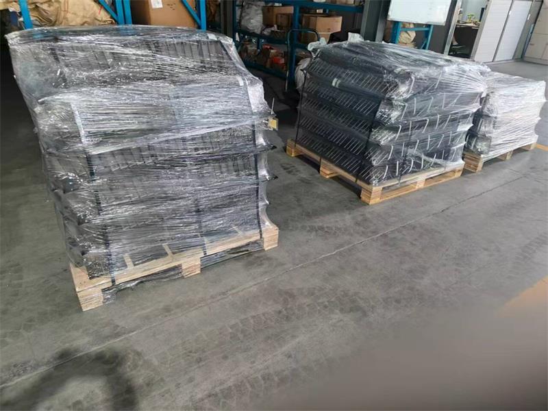Packed GLF100 scraper conveyor chains for Colombia